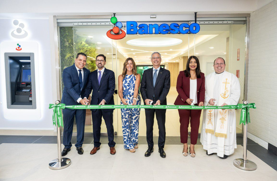 Banesco inaugura sucursal en Ágora Santiago Center como parte de su plan estratégico